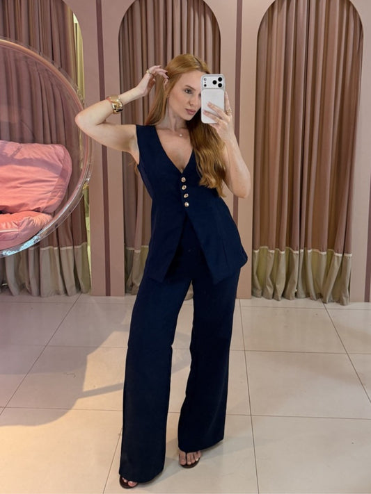 conjunto alfaiataria feminino colete assimetrico e calca pantalona azul Clara Store