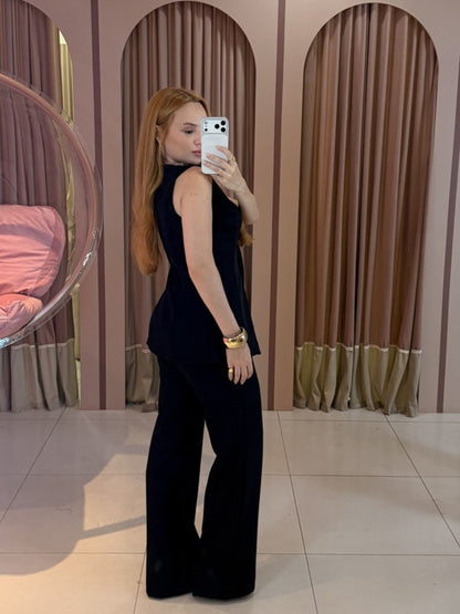 conjunto alfaiataria feminino colete assimetrico e calca pantalona preto costas Clara Store