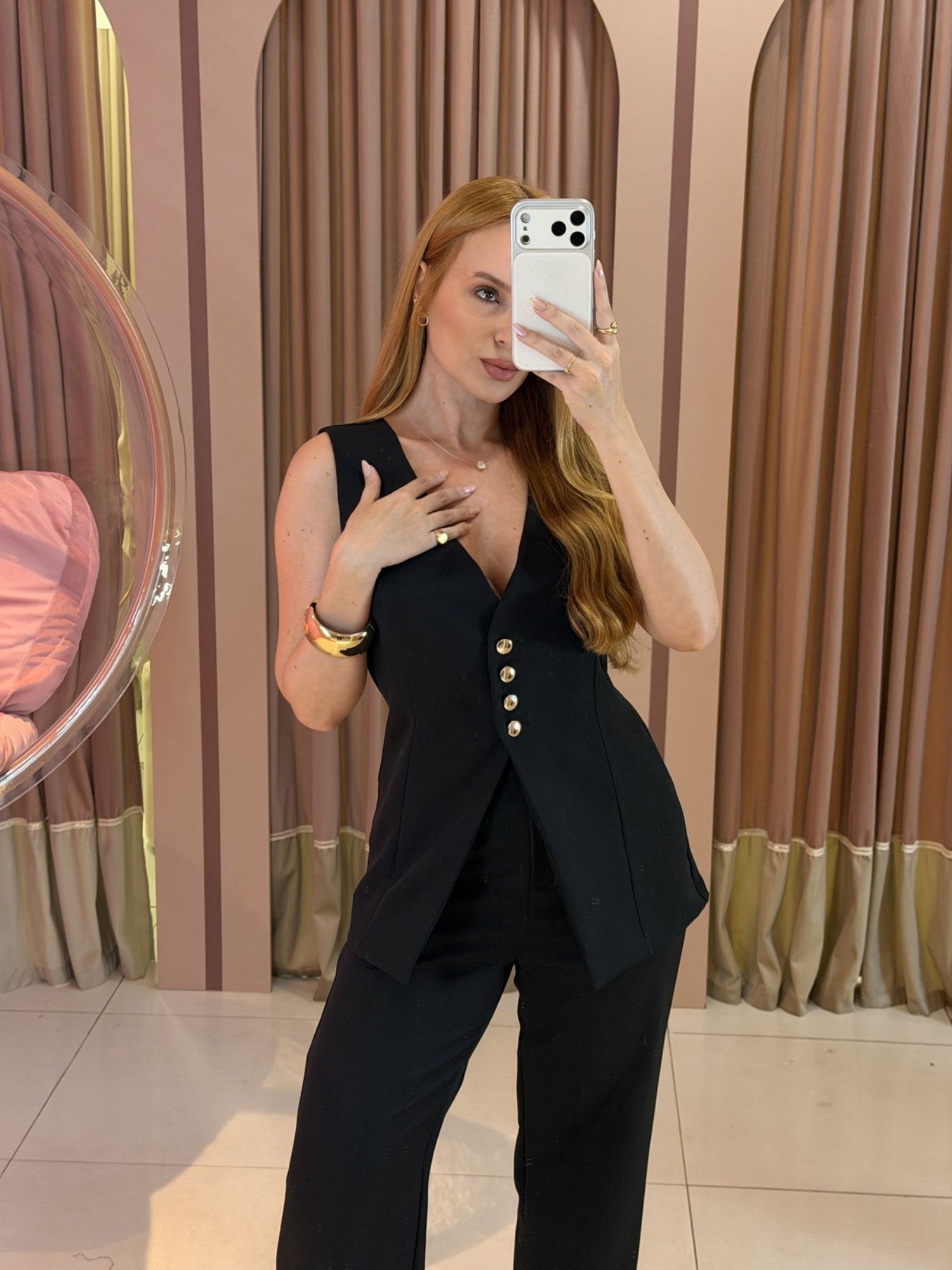 conjunto alfaiataria feminino colete assimetrico e calca pantalona preto Clara Store