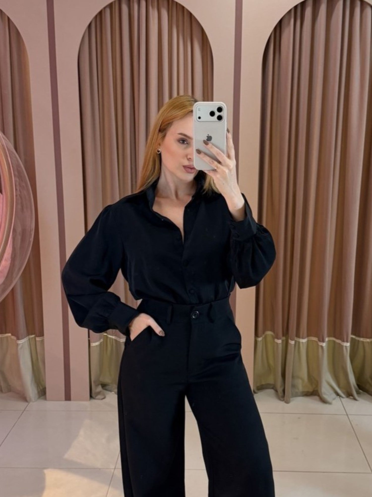 camisa crepe feminina preta com botoes encapados Clara Store