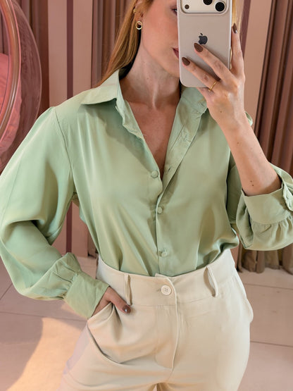 camisa crepe feminina verde com botoes encapados Clara Store