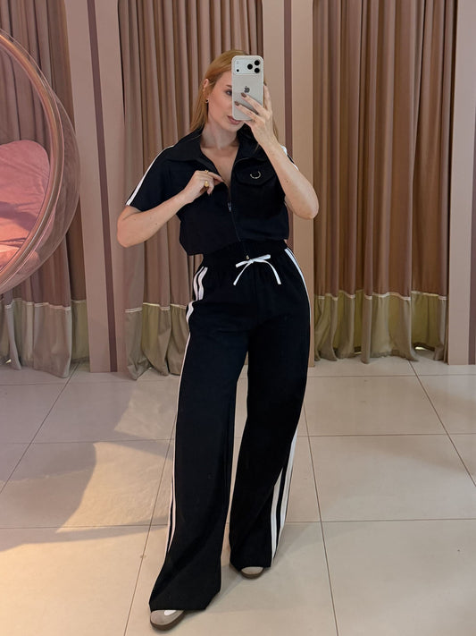 Conjunto Aerolook feminino preto com faixas laterais Clara Store
