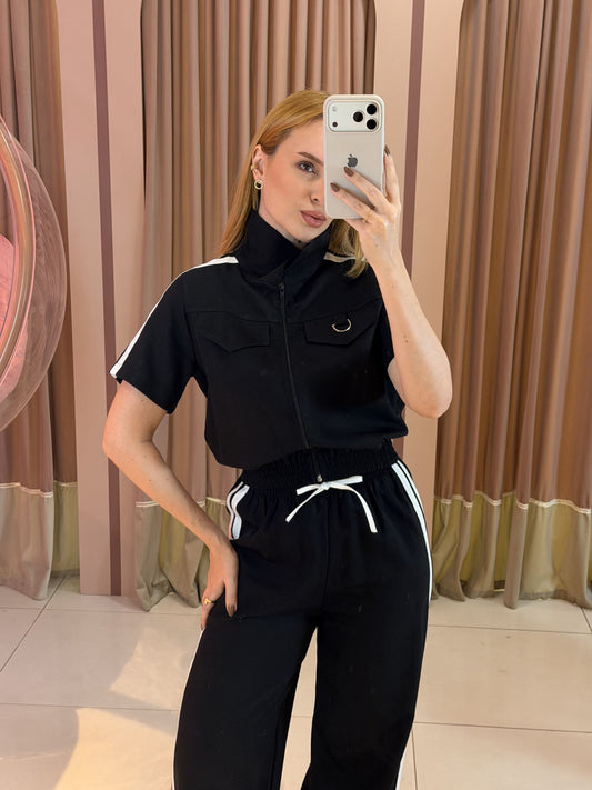 Conjunto Aerolook feminino preto com faixas laterais fechado Clara Store