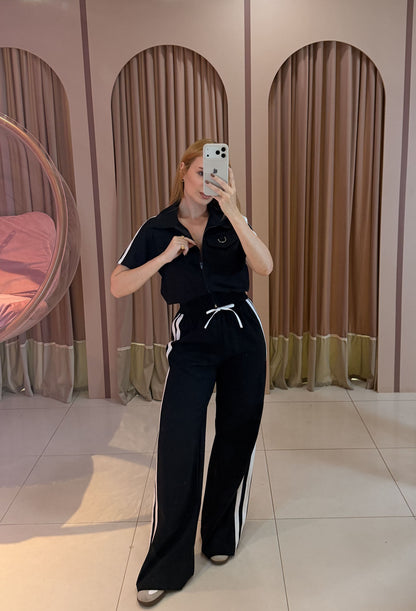 Conjunto Aerolook feminino preto com faixas laterais frente Clara Store