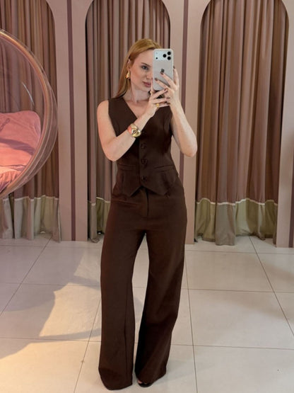 conjunto alfaiataria feminino colete e calça pantalona marrom Clara Store